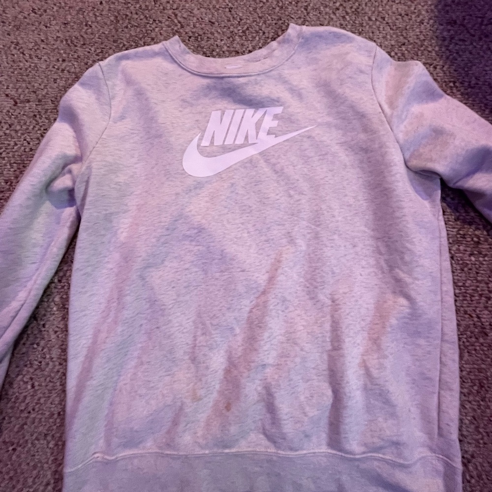 Nike sweatshirt !🤍